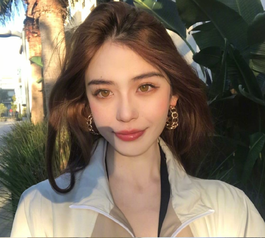 中俄混血美女图片 大眼美女自拍照