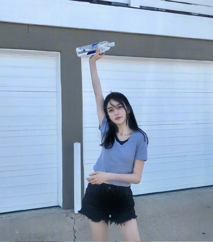 俄罗斯美女图片Nadia Bean私服照图片