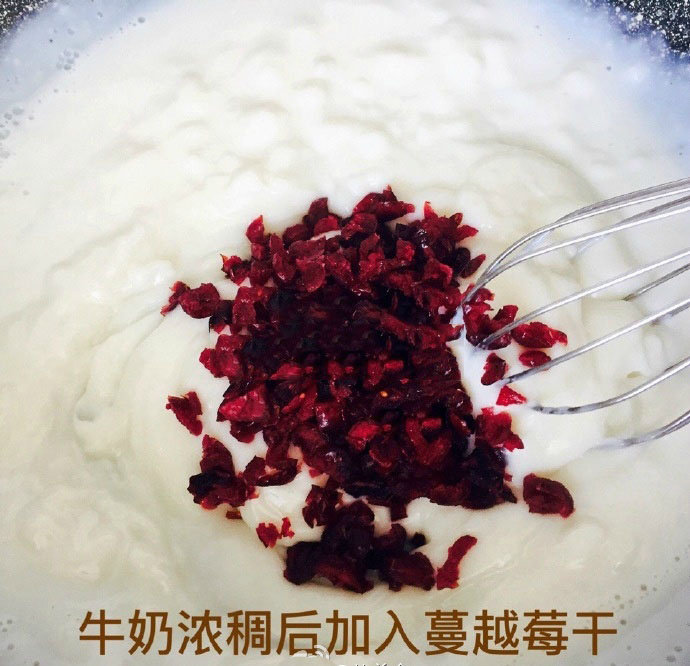 夏天必备甜品 蔓越莓牛奶小方图片