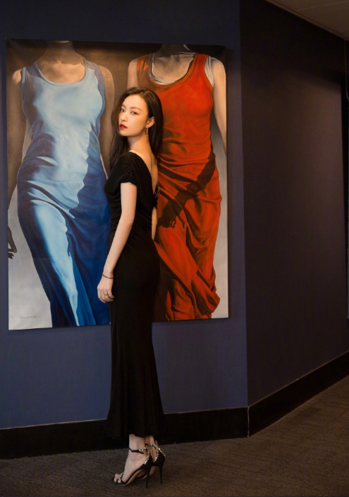 中国美女图片 谋女郎倪妮黑色礼服性感图片
