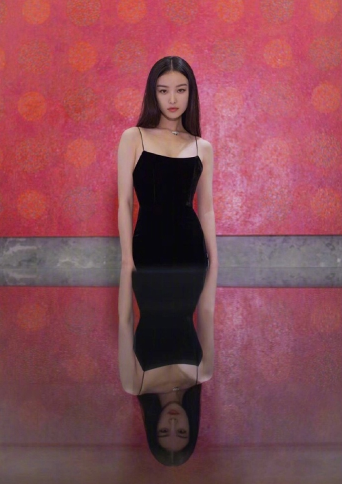 中国美女图片 谋女郎倪妮黑色礼服性感图片