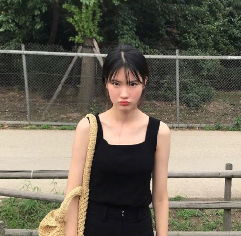 黑色特有的小性感清纯美女图片