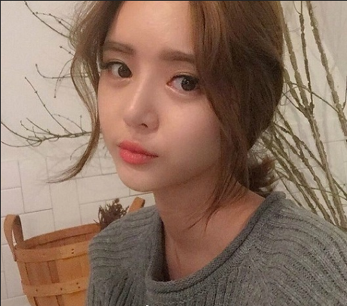 中长发甜美女孩图片