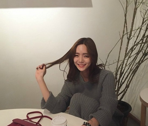 中长发甜美女孩图片