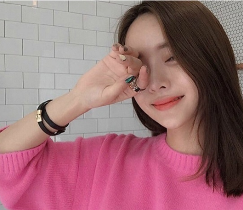 中长发甜美女孩图片