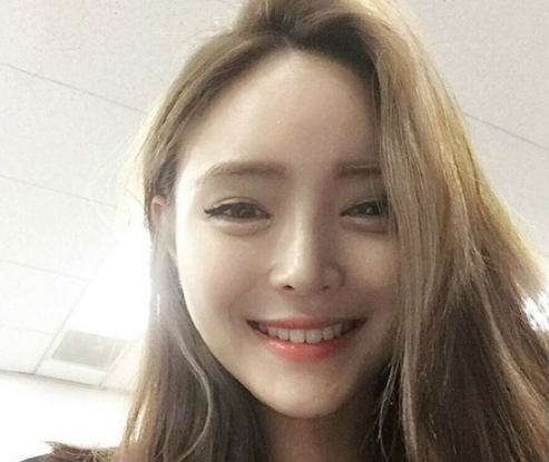 中长发甜美女孩图片