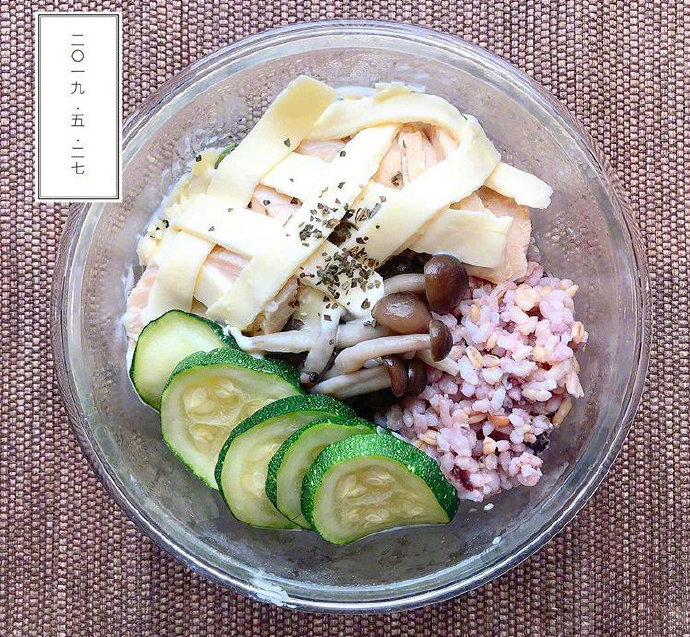 美味的减脂餐蔬菜蛋白质碳水化合物都是每日必