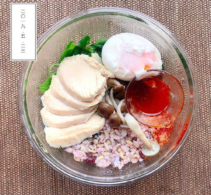 美味的减脂餐蔬菜蛋白质碳水化合物都是每日必