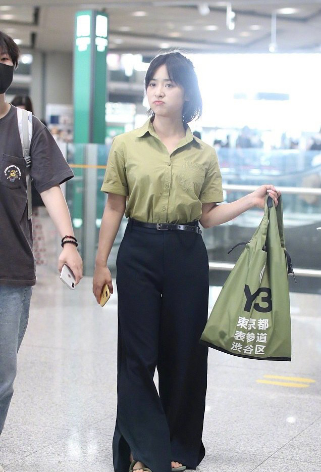 95后美女图片 女明星沈月机场街拍图片