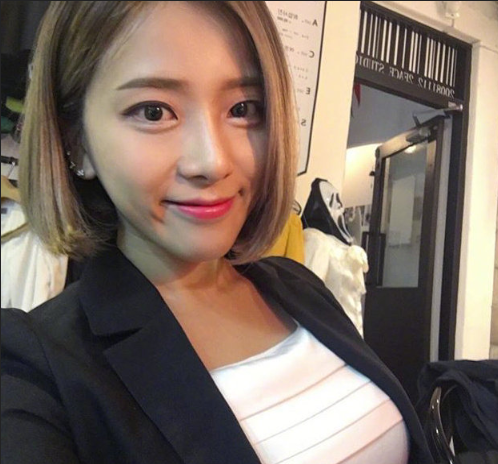 浅色系短发美女图片 美女自拍图片
