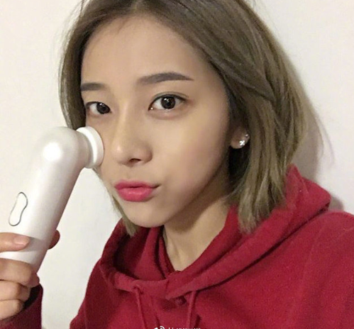 浅色系短发美女图片 美女自拍图片