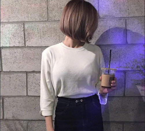 浅色系短发美女图片 美女自拍图片