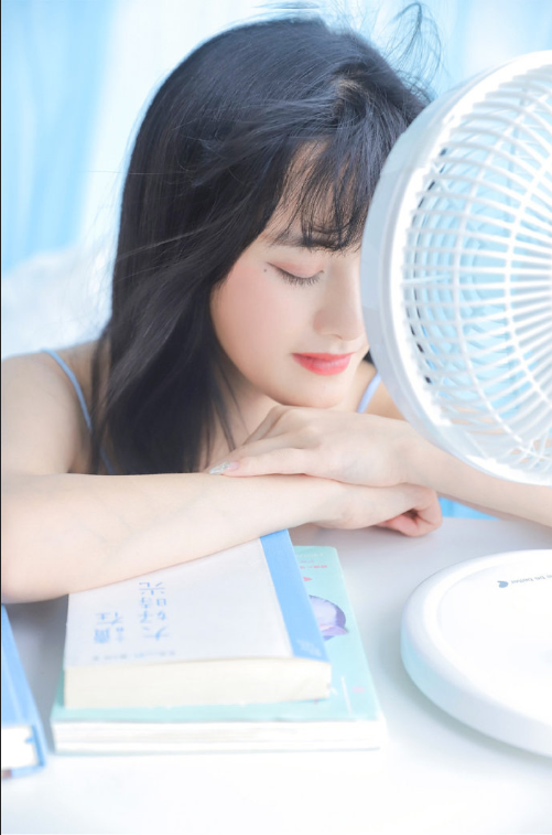 文艺女神蓝色清凉写真图片 清纯美女图片