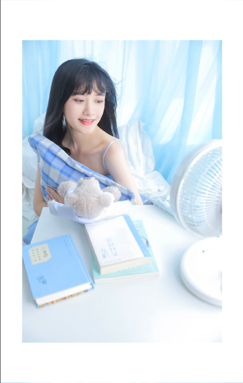 文艺女神蓝色清凉写真图片 清纯美女图片
