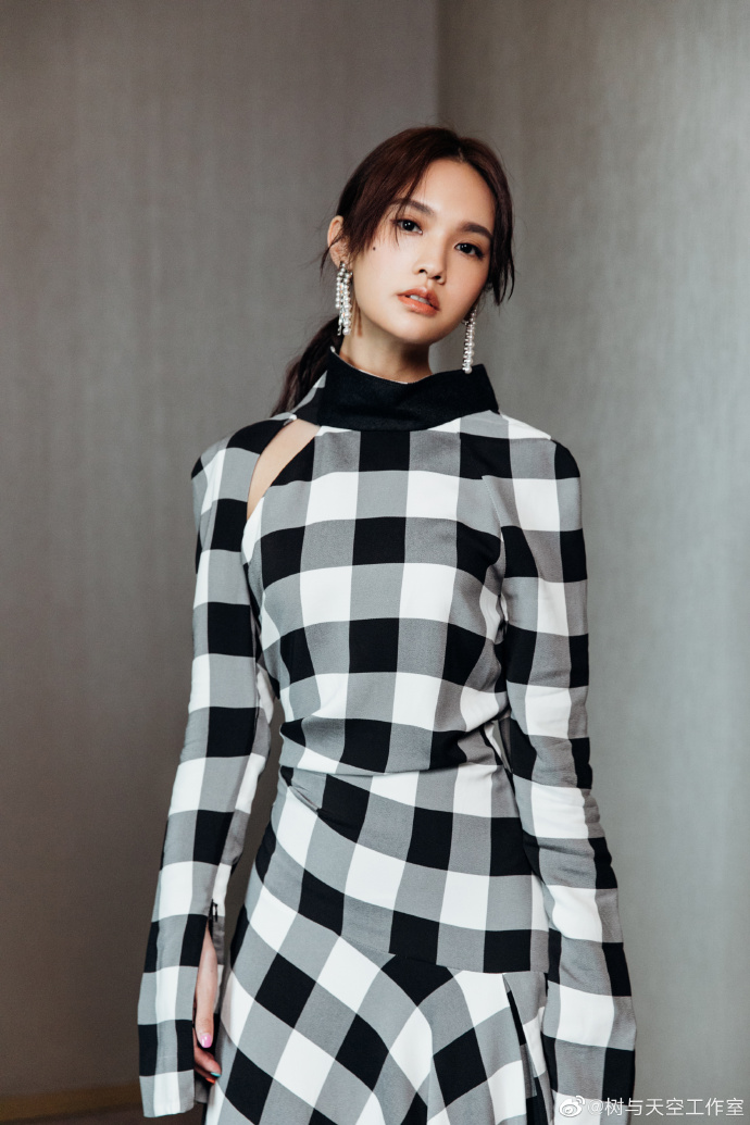 台湾美女杨丞琳格子裙图片 台湾女明星图片