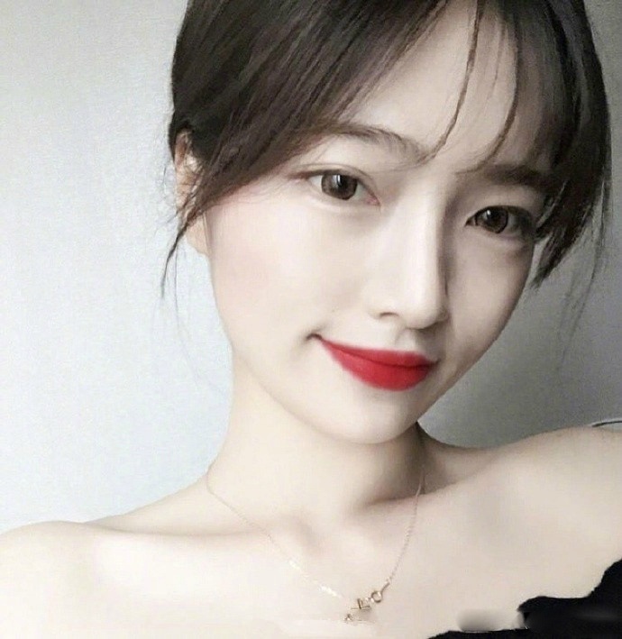 碎薄刘海 齐脸短发美女图片太美腻了 美女自拍照
