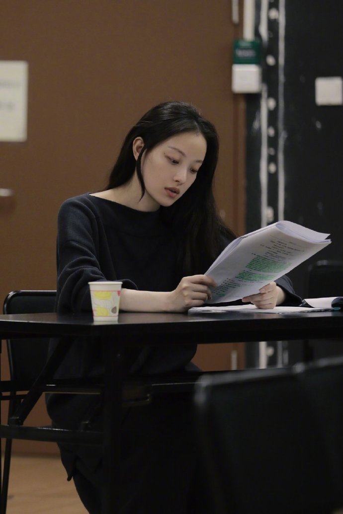南京美女明星倪妮排练话剧的花絮图片 中国美女
