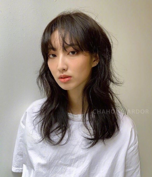 清爽大方的韩系卷发美女图片