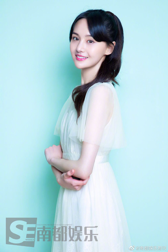 中国美女图片 小仙女郑爽《南都娱乐杂志》封面