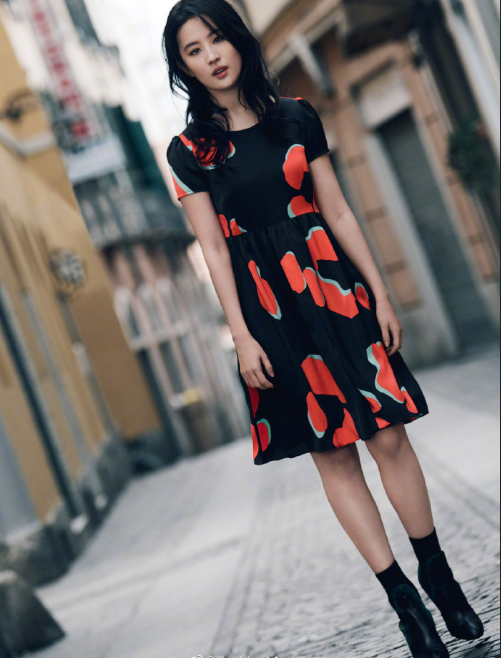 中国美女图片 内地女星刘亦菲成为Emporio Armani代