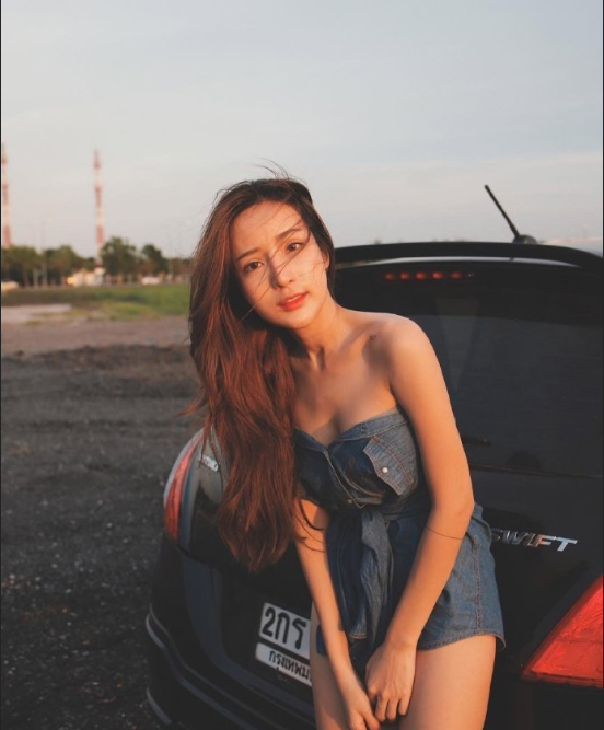 超性感的牛仔衬衫美女图片