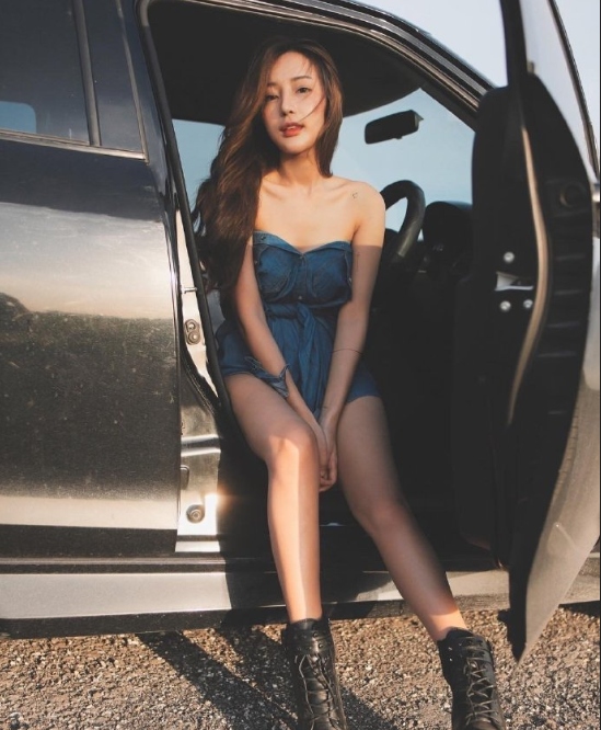 超性感的牛仔衬衫美女图片