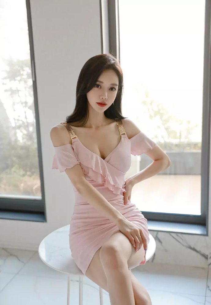 清纯美女模特允珠美照图片