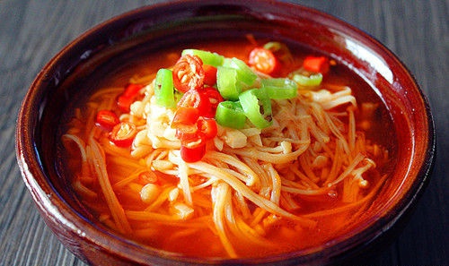 家常菜茄汁金针菇的做法