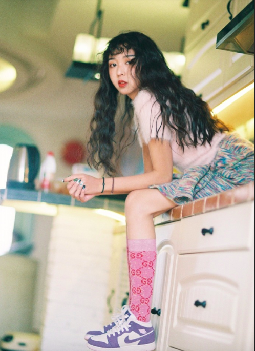 今年最流行的羊毛卷发型清纯美女图片