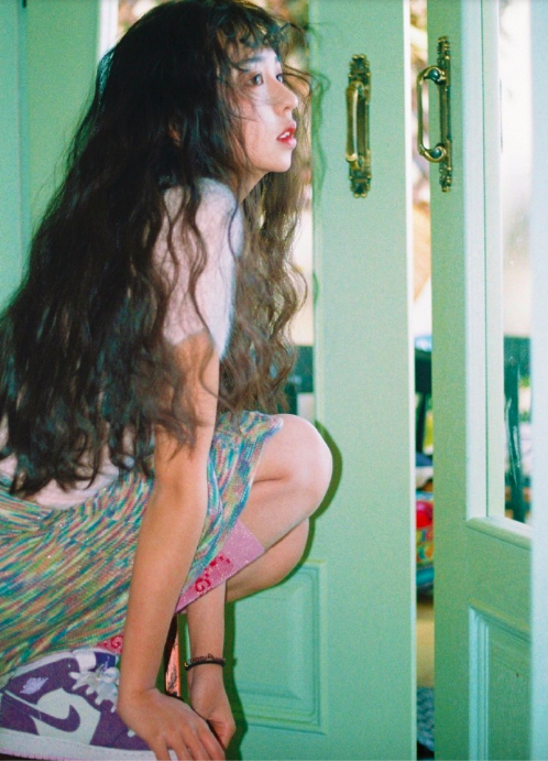 今年最流行的羊毛卷发型清纯美女图片