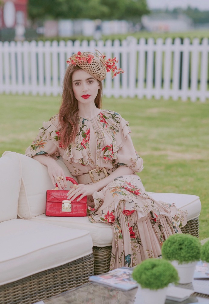 英国美女图片 复古美女Lily Collins图片