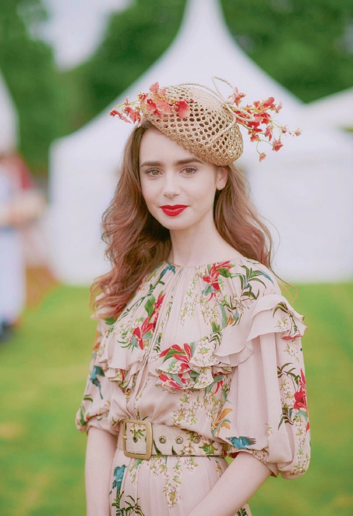 英国美女图片 复古美女Lily Collins图片