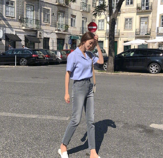 知性美女图片夏日出游轻熟搭
