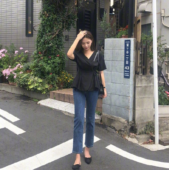 知性美女图片夏日出游轻熟搭
