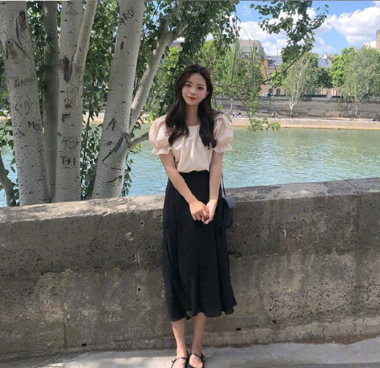 知性美女图片夏日出游轻熟搭