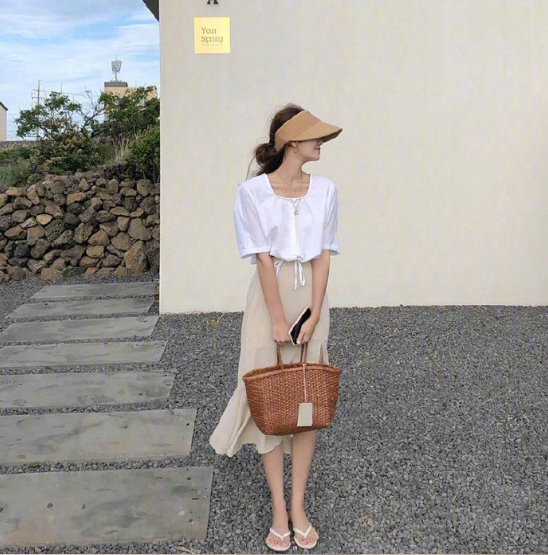 知性美女图片夏日出游轻熟搭