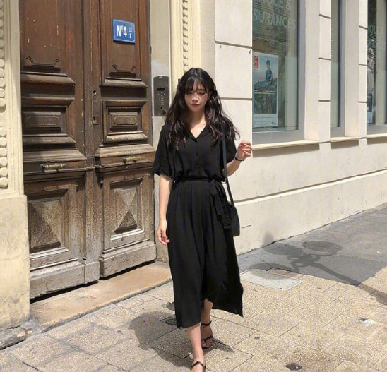 知性美女图片夏日出游轻熟搭