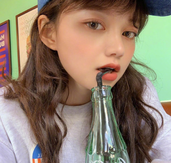 卷发发型图片 好看的卷发美女图片