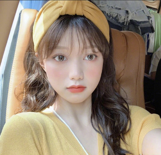 卷发发型图片 好看的卷发美女图片
