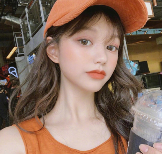 卷发发型图片 好看的卷发美女图片