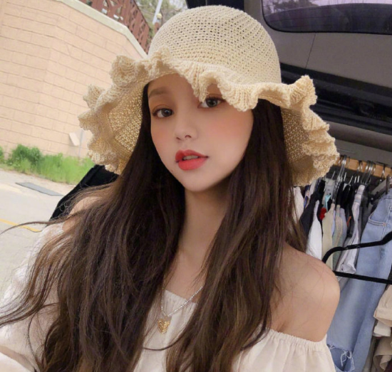 卷发发型图片 好看的卷发美女图片