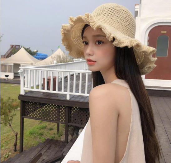 卷发发型图片 好看的卷发美女图片