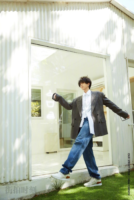内地男明星动漫男生华晨宇条纹衫毛衣写真图片