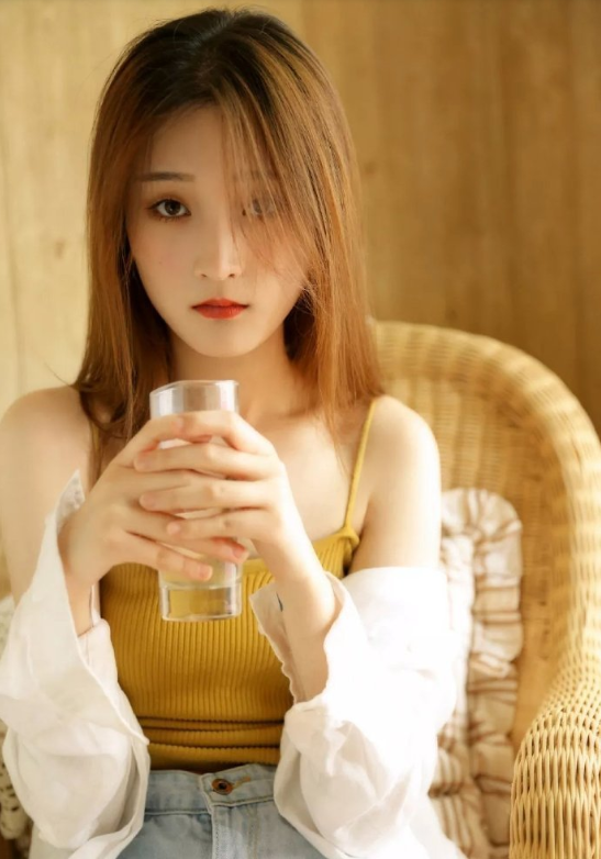 棕色发丝宅男女神图片 清纯美女图片