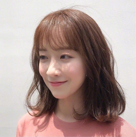 深色系韩式气质美女温柔发型图片