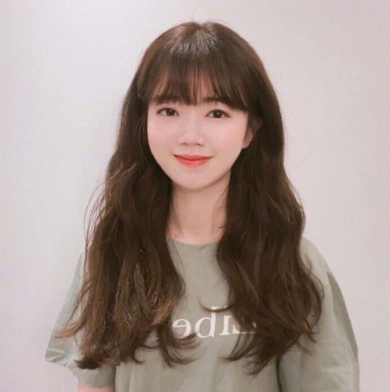 深色系韩式气质美女温柔发型图片