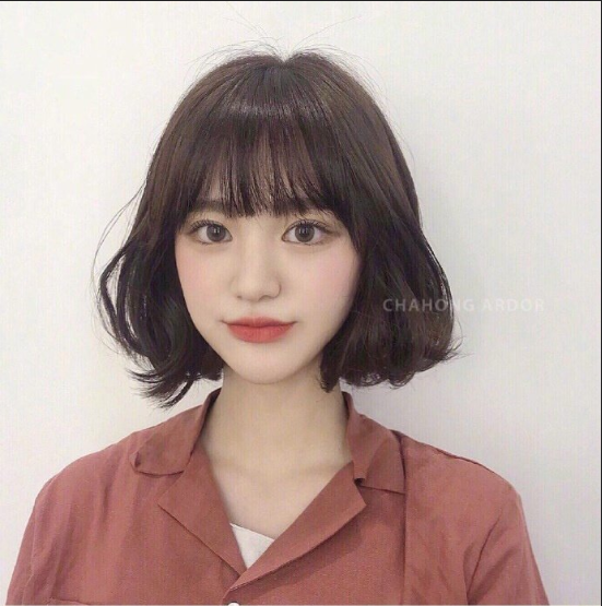 深色系韩式气质美女温柔发型图片
