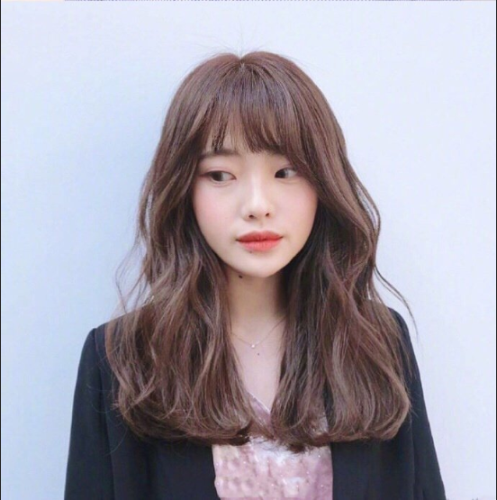 深色系韩式气质美女温柔发型图片