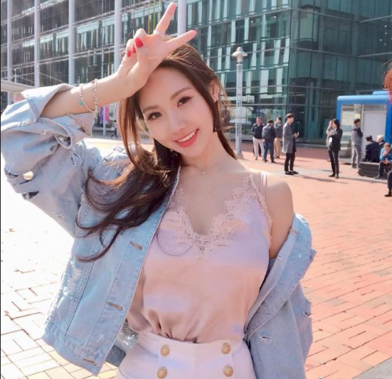 爱运动的清纯小美女图片