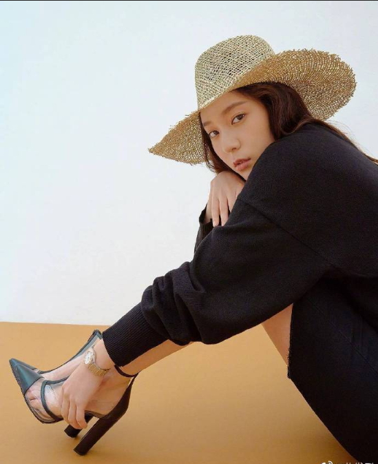 韩国美女图片 韩国女星郑秀晶《ELLE》杂志淡妆出